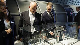 Cern &ouml;ffnet neues Geb&auml;ude