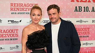 Sebastian Bezzel und Lisa Maria Potthoff